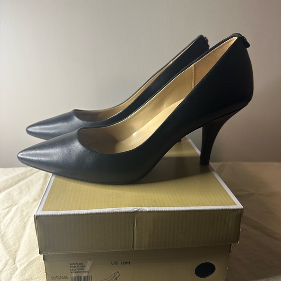 Michael Kors Black Heels Classic Pumps - Picture 6 of 7